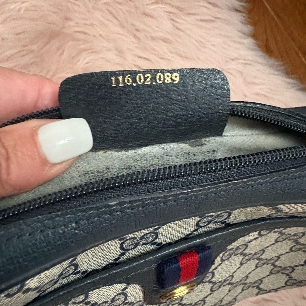 Gucci navy blue and Cream sherry Crossbody Bag with Signature Monogram - Picture 4 of 8